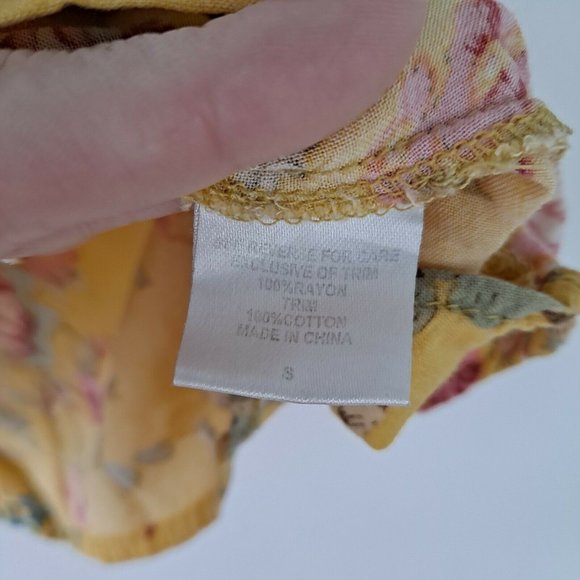 HIP Happening In The  Present Women's  S Yellow Floral Cropped Top  Split Back - Picture 8 of 10